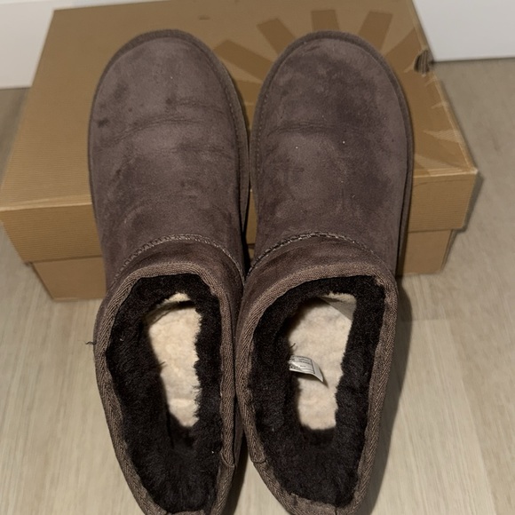 UGG Australia Boots - Picture 4 of 6